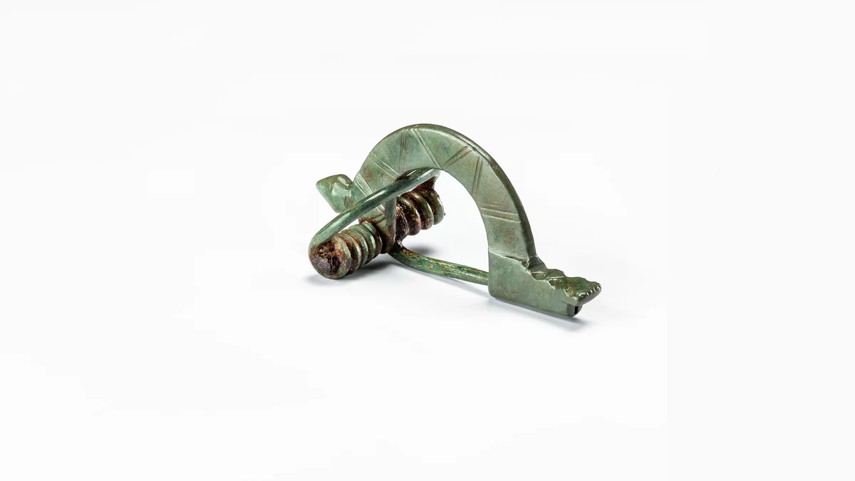 MIXE analysis could reveal that the ornate upper part and functional lower part of the rare knob-bow fibula were made using different methods