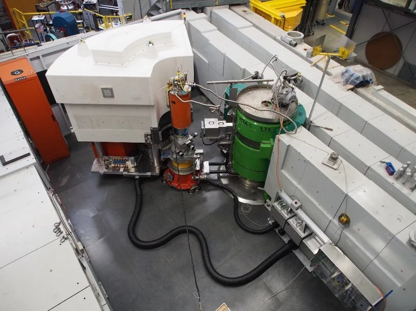 Picture Overview of the CAMEA instrument