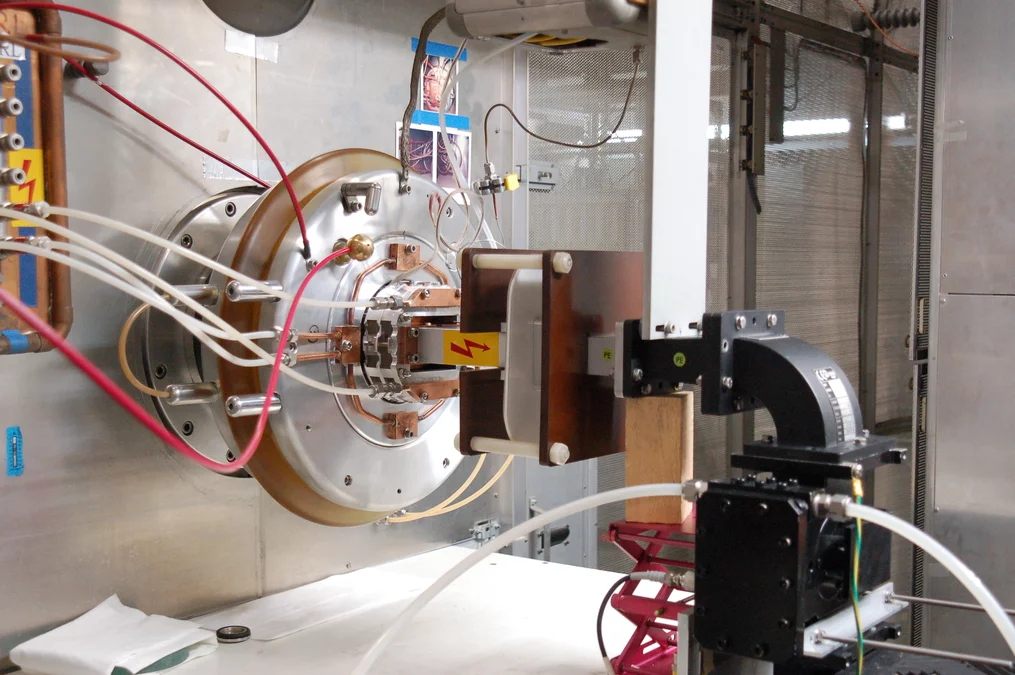 ECR proton source