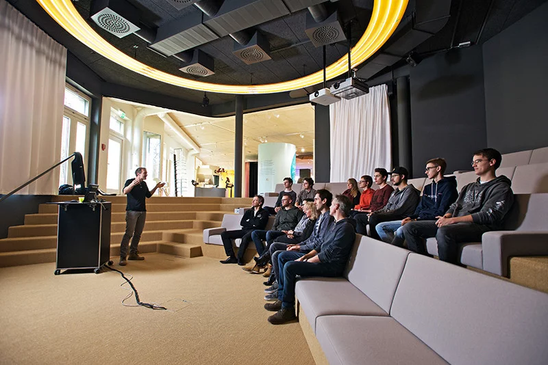 Die Führung startet mit einem Überblicksreferat zum PSI.