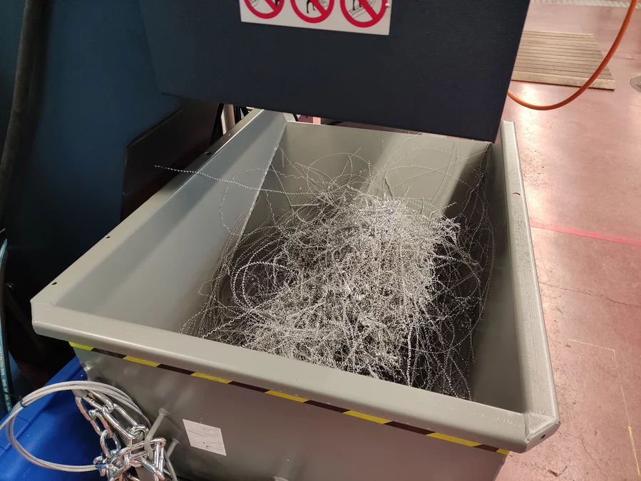 Polymechaniker zeigen ihre neue Maschine