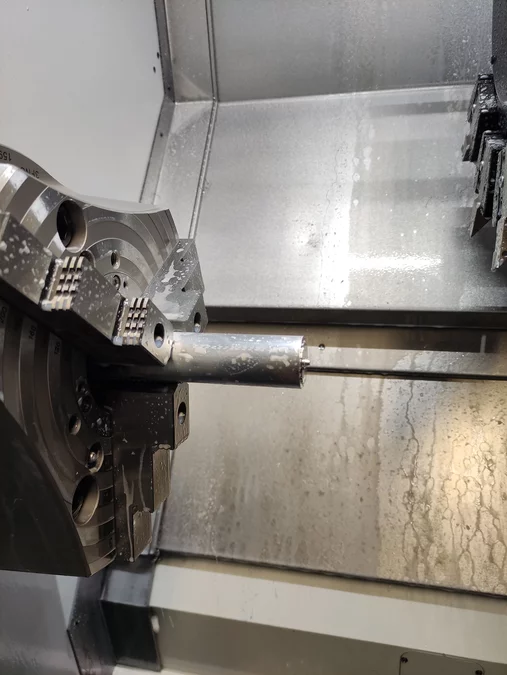 Polymechaniker zeigen ihre neue Maschine