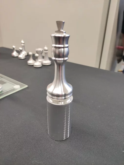 Polymechaniker zeigen ihre neue Maschine