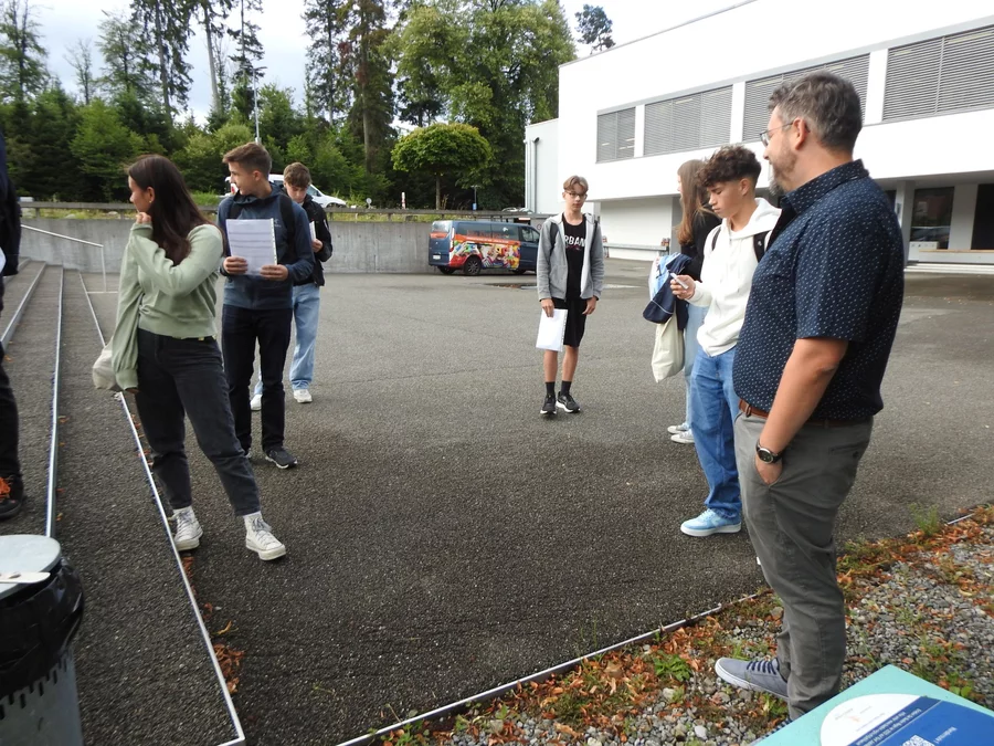  Am Montag, 7. August 2023 kamen 26 neue Lernende und 4 Praktikant*innen erwartungs¬voll und ein wenig nervös ans PSI. Während d