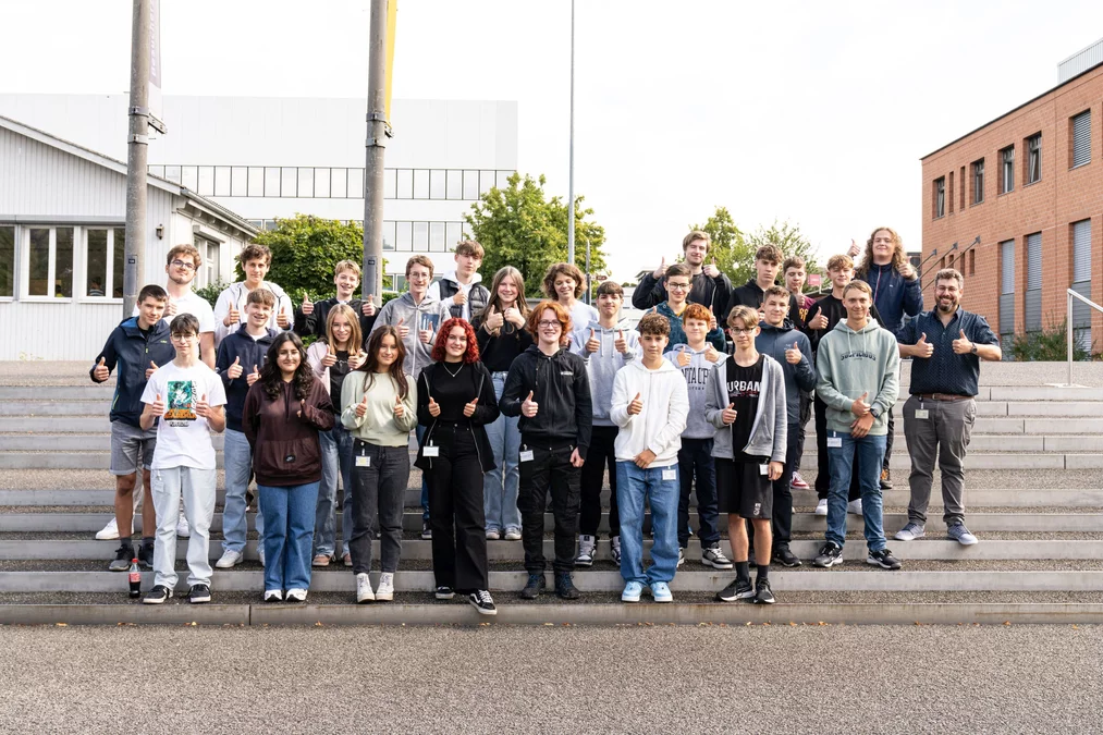  Am Montag, 7. August 2023 kamen 26 neue Lernende und 4 Praktikant*innen erwartungs¬voll und ein wenig nervös ans PSI. Während d