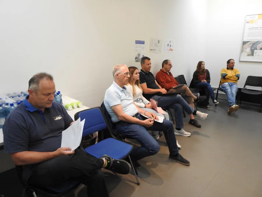  Am Montag, 7. August 2023 kamen 26 neue Lernende und 4 Praktikant*innen erwartungs¬voll und ein wenig nervös ans PSI. Während d