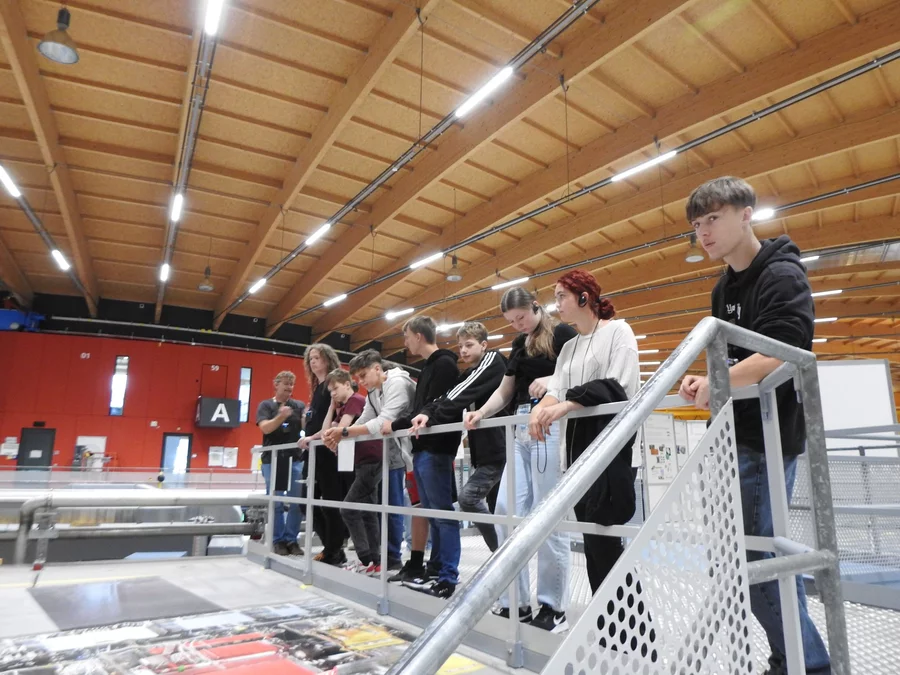  Am Montag, 7. August 2023 kamen 26 neue Lernende und 4 Praktikant*innen erwartungs¬voll und ein wenig nervös ans PSI. Während d