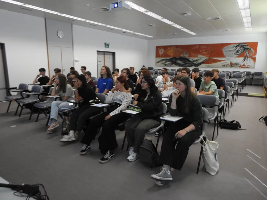  Am Montag, 7. August 2023 kamen 26 neue Lernende und 4 Praktikant*innen erwartungs¬voll und ein wenig nervös ans PSI. Während d