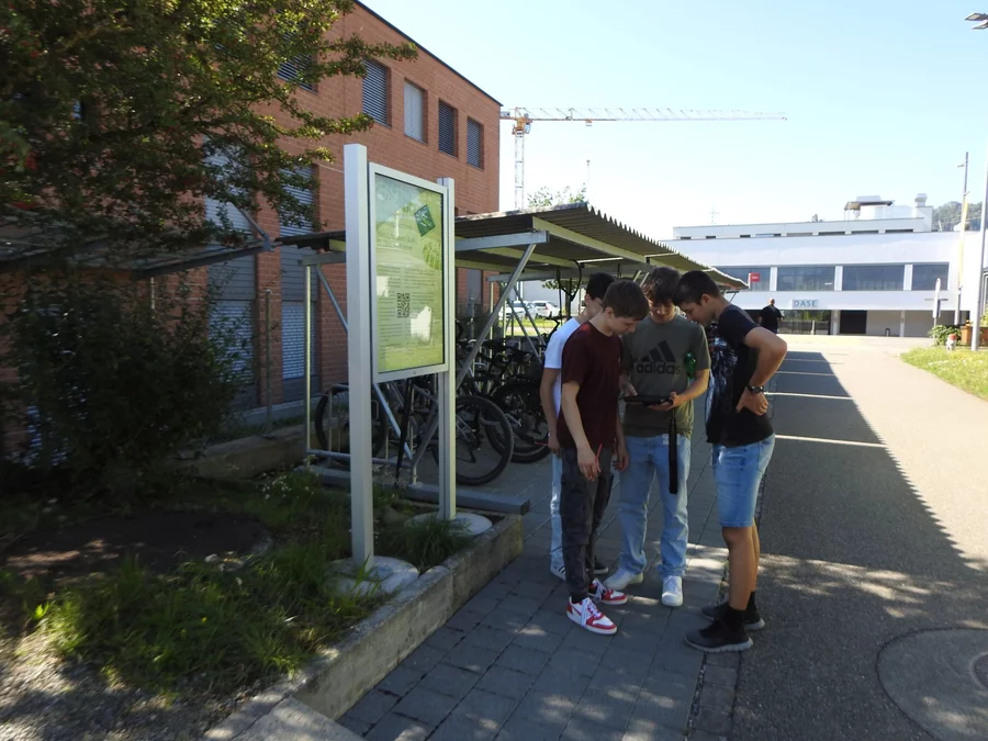  Am Montag, 7. August 2023 kamen 26 neue Lernende und 4 Praktikant*innen erwartungs¬voll und ein wenig nervös ans PSI. Während d