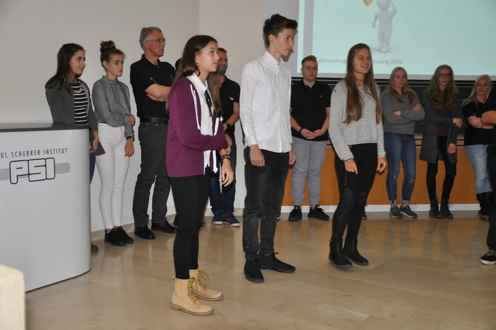 Die neuen Laborantinnen und der neue Laborant, Fachrichtung Chemie