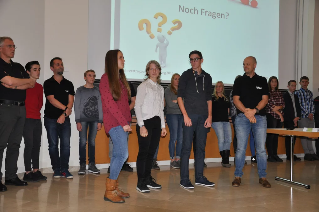 Die neuen Physiklaborantinnen und der neue Physiklaborant