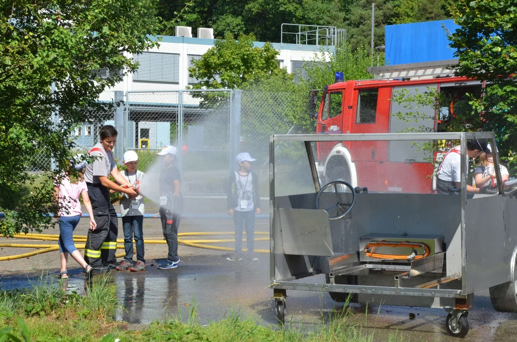 Fahrzeugbrand löschen