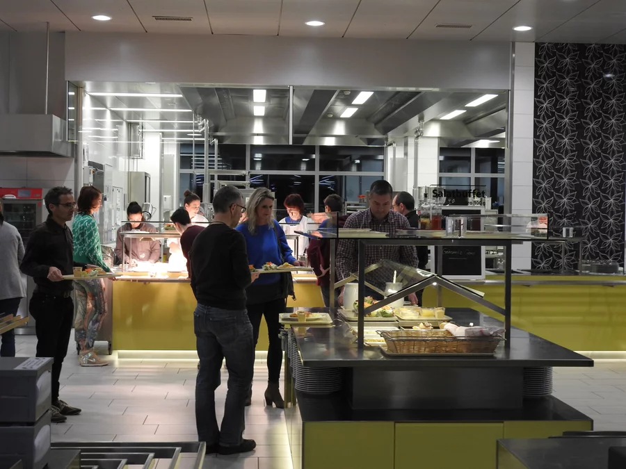 Anstehen in der OASE