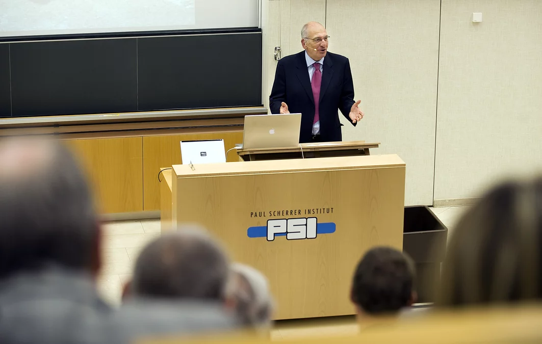 Pascal Couchepin hält die Festansprache.