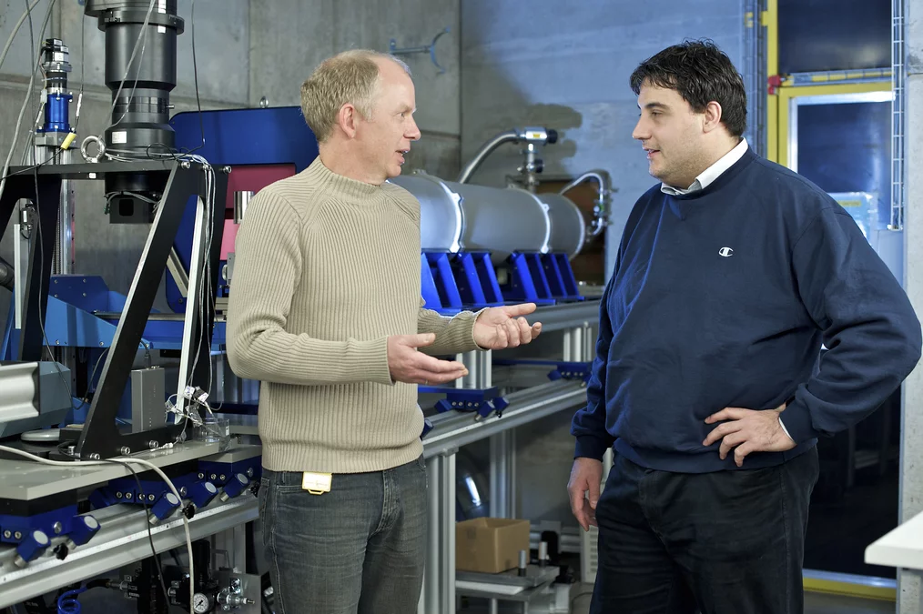 PSI-Forscher C. Cavid und C. Grünzweig. PSI/M. Fischer