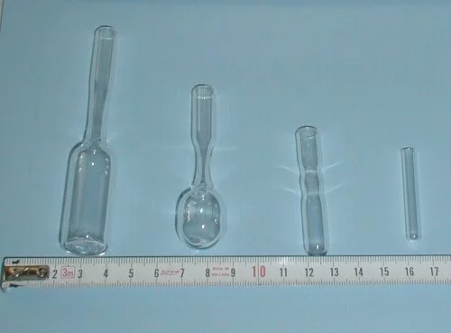 Verschiedene Quarz-Ampullen