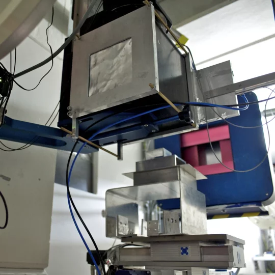 Remotely controlled sample positioning at #2