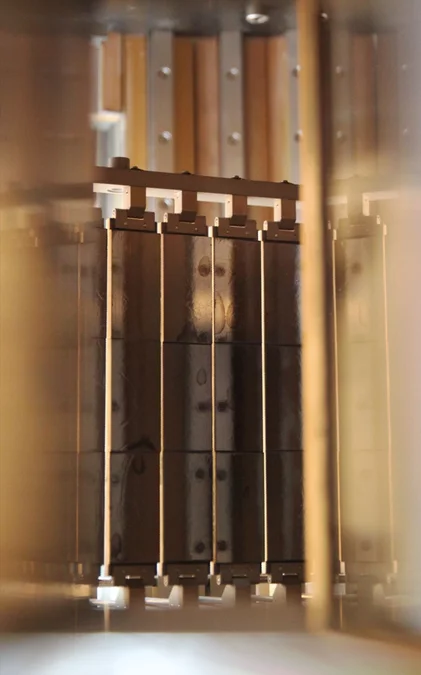 Analyzer viewed from detector position