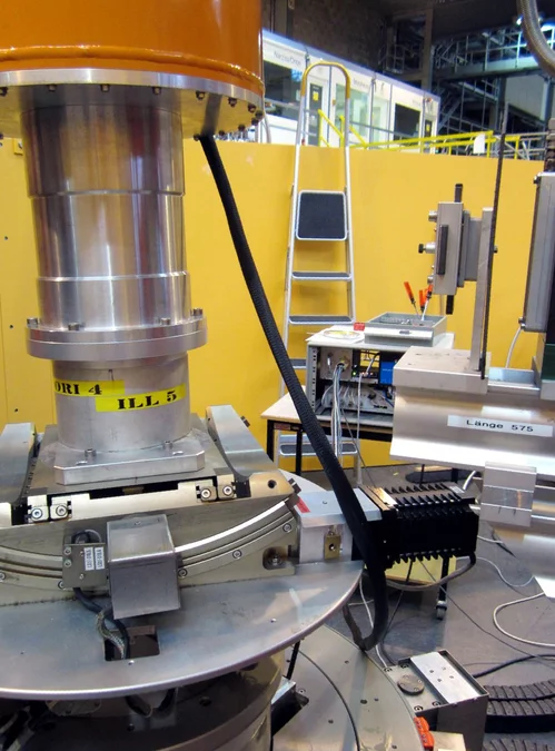 Cable caught on a motor blocking the neutron beam