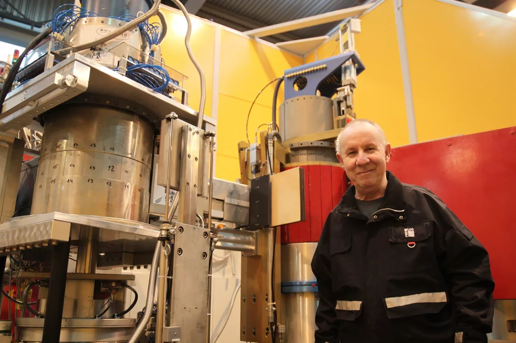 Christer Mansson checking the alignment of TASP