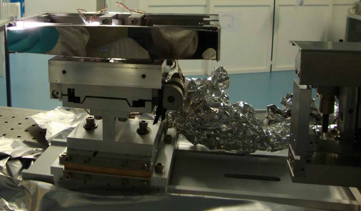 The horizontal KB-mirror during set-up.