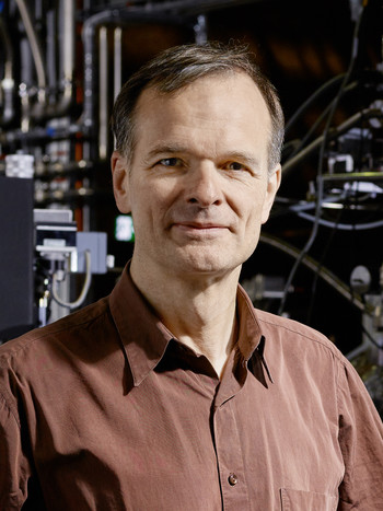 Gabriel Aeppli, head of the Photon Science Division 