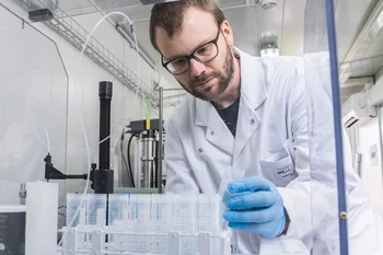 Kaspar Dällenbach carefully analysed the composition of fine dust samples.  