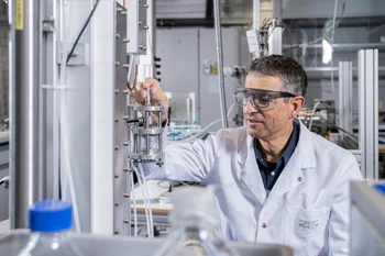 Markus Ammann at one of the devices used to carry out the fine dust tests. 