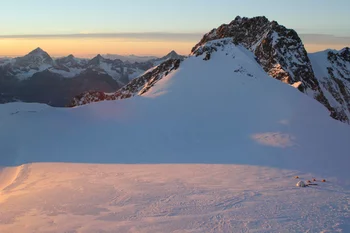 Colle Gnifetti with the drilling camp at a previous expedition in 2015 and Dufourspitze in the background.