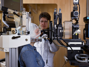 Controllo di posizionamento per una radioterapia agli occhi
