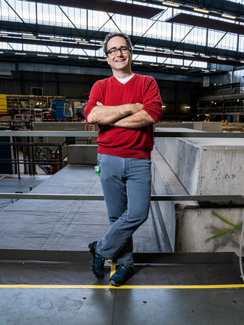 Aldo Antognini, 45, comes from Graubünden. He teaches at ETH Zurich and works on laser spectroscopy of muonic hydrogen at the Laboratory for Particle Physics at PSI and at ETH Zurich. He did his doctorate on this topic with Nobel Prize winner Theodor Hänsch in Munich, and his current research is supported by an ERC Consolidator Grant. 