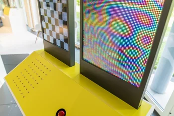 How does a quantum computer work?