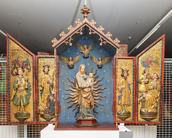 Der untersuchte Altar wurde vermutlich um 1420 in Süddeutschland hergestellt und stand lange Zeit in einer Bergkapelle auf der Alp Leiggern im Wallis.