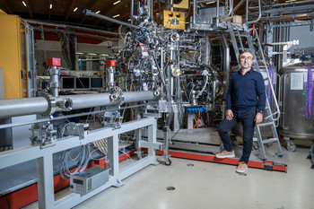 Milan Radovic ist wissenschaftlicher Mitarbeiter an der SIS-Beamline (Spectroscopy of Interfaces and Surfaces) der Synchrotron Lichtquelle Schweiz SLS. 