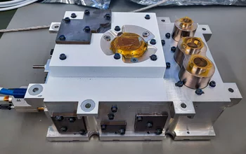 L’instrument de mesure RADEM terminé avec ses quatre détecteurs. 