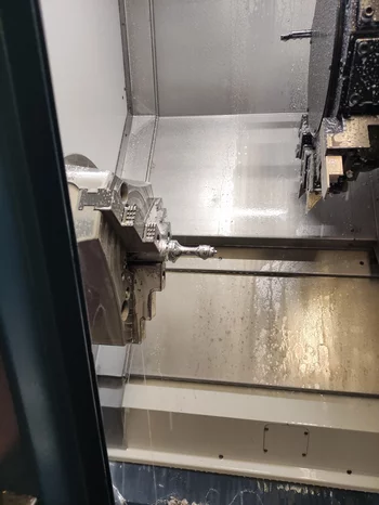 Polymechaniker zeigen ihre neue Maschine