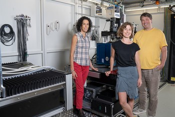 Federica Marone, Malgorzata Makowska and Steven Van Petegem (from left to right) at the SLS experimental station where the 3-D images were successfully taken. 