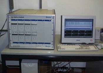 Messung von Alpha-Strahlern mit hochauflösenden Reinst-Silizium-Spektrometern
