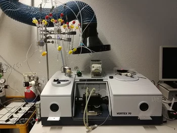 Bruker Vertex70 ATR-IR Spectrometer