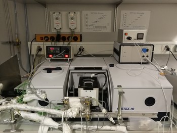 Bruker Vertex70 DRIFTS Spectrometer