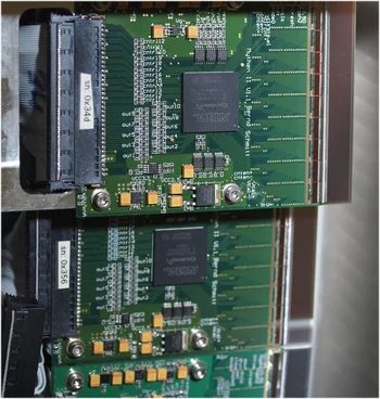 Zoom on the modules of the detector. The two sensors layers are visible. X-rays come from the forward direction.