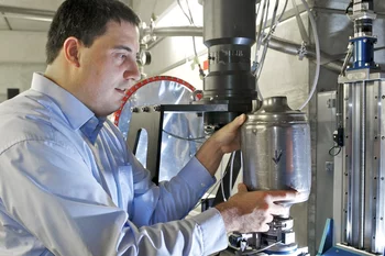 Investigation of a diesel particle filter by means of neutrons