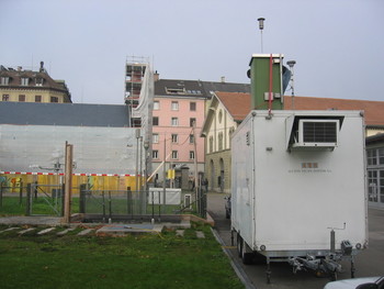 Field deployment of a Rotating Drum Impactor (RDI, green cabinet on top of the instrument trailer) in Zürich Kaserne.