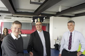 During the Celebration. Members of the thesis committee, Prof. Dr. S. Leutwyler and Prof. Dr. A. Türler, congratulate Thomas Ulrich on his success.