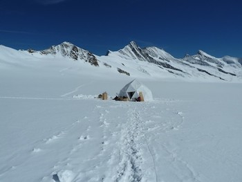 Ice core drilling at Ewigschneefeld.