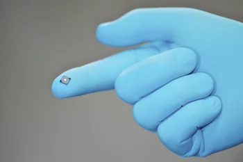 Zonenplatte aus Diamant zur Nano-Fokussierung intensiver Strahlung aus einem Röntgenlaser.  (Foto: PSI/M. Fischer))