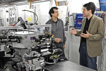 Urs Staub (left) and Steven Johnson at the FEMTO beamline at SLS. (Paul Scherrer Institute/M. Fischer)