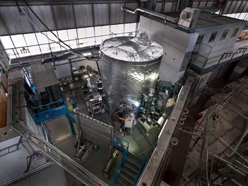 Frederico Bianchi and Urs Baltensperger from the Laboratory of Atmospheric Chemistry at the Paul Scherrer Institute testing the amine measuring device with globally unprecedented sensitivity, which was developed at the PSI, on the CLOUD chamber.  (image source: CERN)
