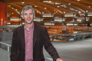Johannes Bertsch in the Swiss Light Source (SLS), where parts of the research on the hydrogen uptake in cladding tubes are performed. Photo: Paul Scherrer Institute / Mahir Dzambegovic.