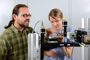 Manuel Guizar-Sicairos and Marianne Liebi worked together to investigate a piece of bone and develop the complex algorithm for the evaluation of their data. (Photo: Paul Scherrer Institute/Markus Fischer)